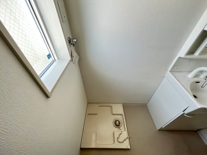 物件内観写真16　(洗濯機置場)