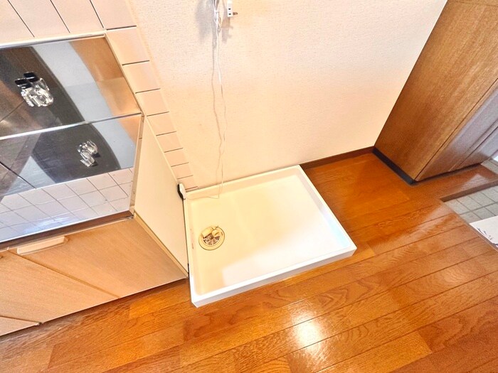 物件内観写真16　(洗濯機置場)