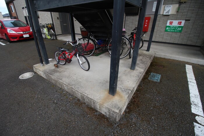 物件外観写真3　(駐輪場)