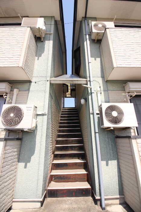 物件外観写真6　(エントランス部分)