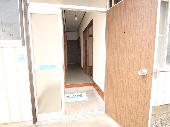 物件外観写真6　(エントランス部分)