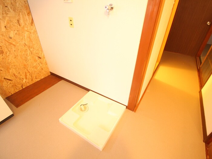 物件内観写真14　(洗濯機置場)