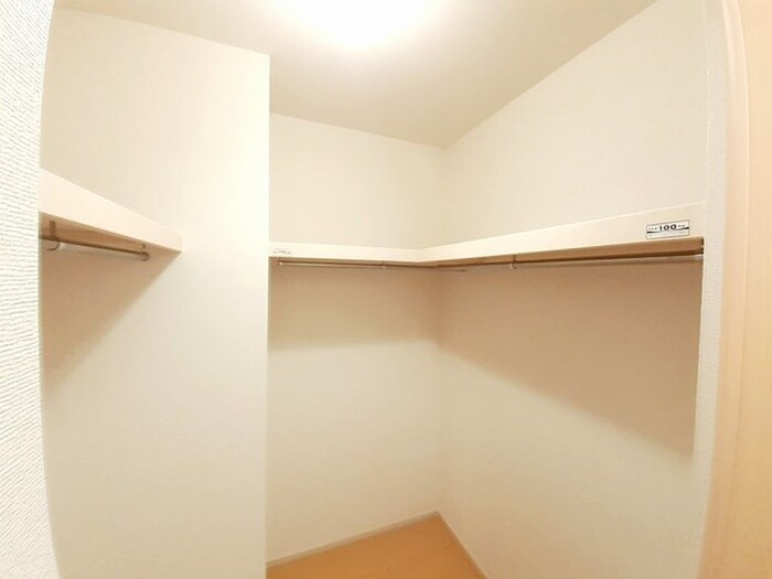 物件内観写真10　(収納)
