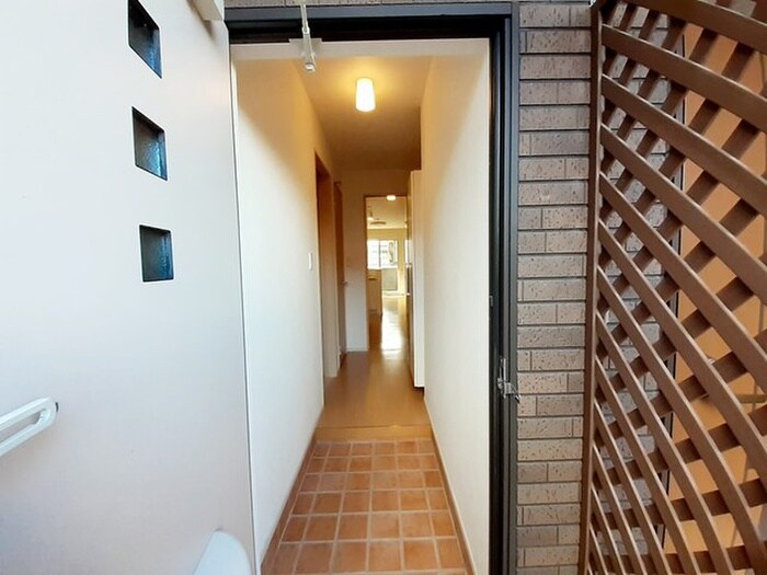 物件内観写真13　(玄関)