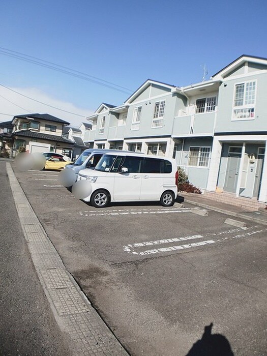 物件外観写真2　(駐車場)