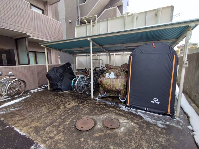 物件外観写真4　(駐輪場)