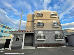 アヴィサーシャフローラ外観写真