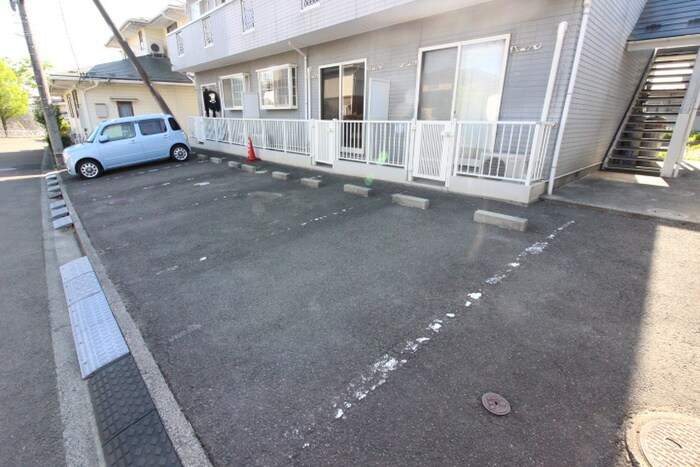 物件外観写真6　(駐車場)