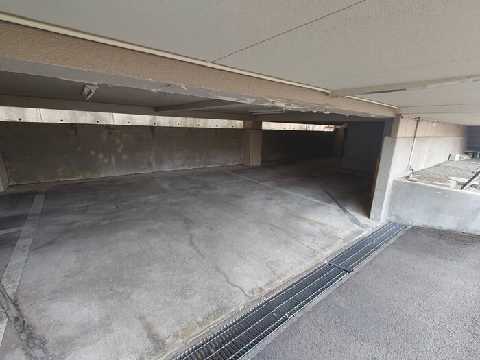 物件外観写真2　(駐車場)