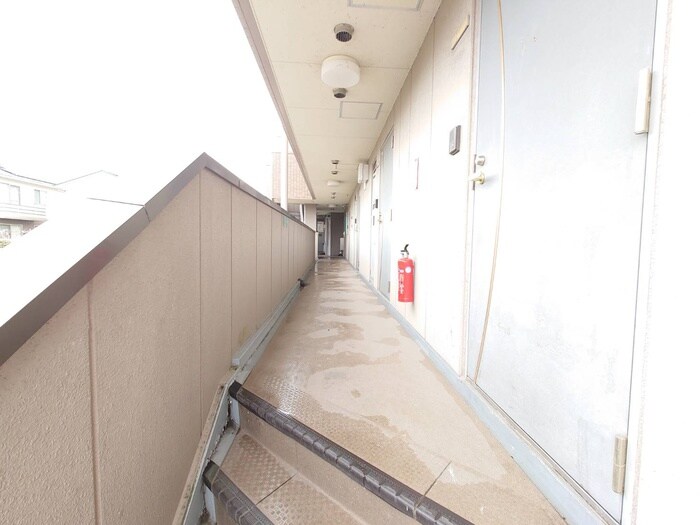 物件外観写真4　(エントランス部分)