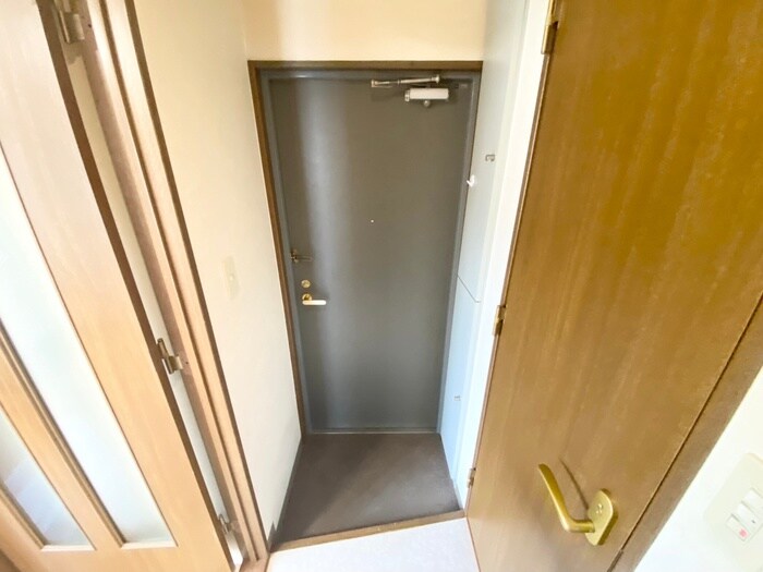 物件内観写真14　(玄関)