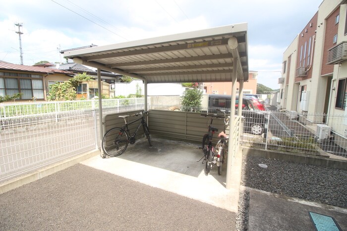 物件外観写真4　(駐輪場)