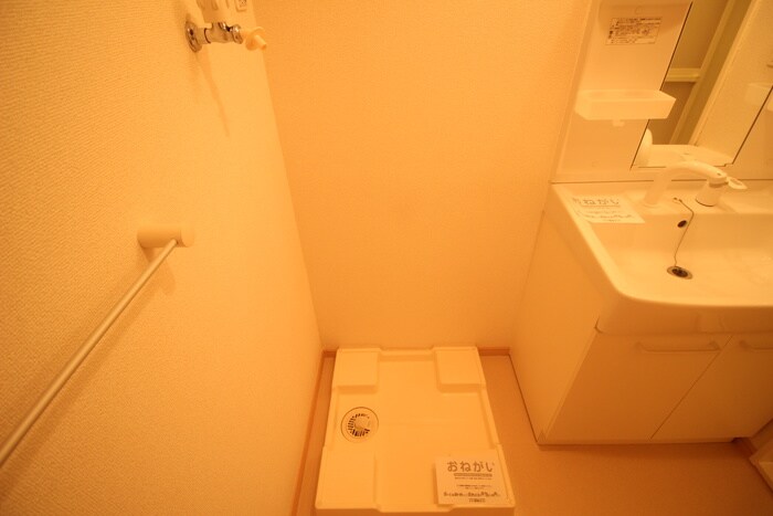 物件内観写真13　(洗濯機置場)