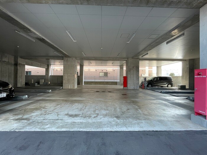 物件外観写真4　(駐車場)