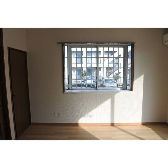 物件内観写真2　(居室)