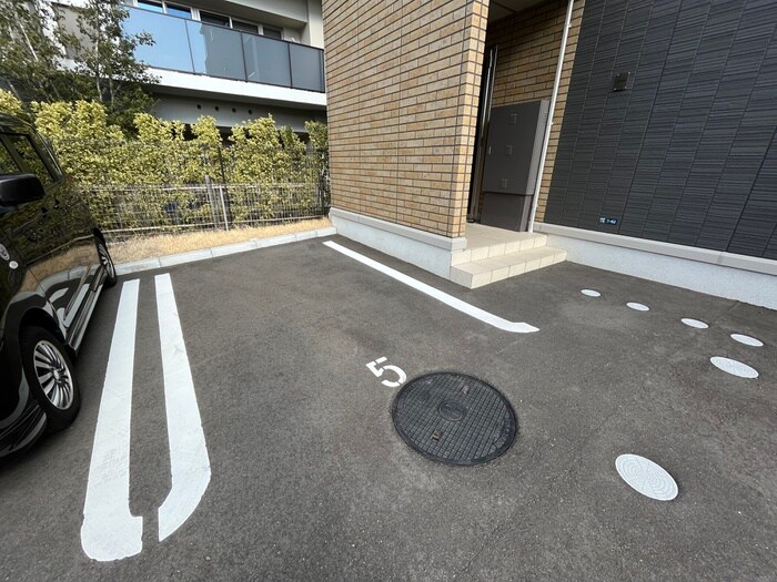 物件外観写真2　(駐車場)