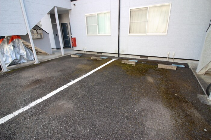物件外観写真3　(駐車場)