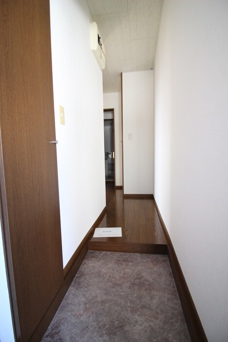 物件内観写真16　(玄関)