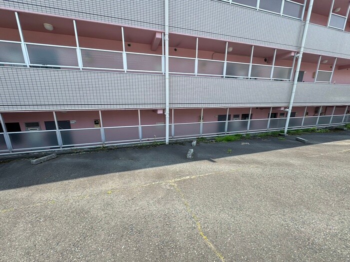 物件外観写真6　(駐車場)