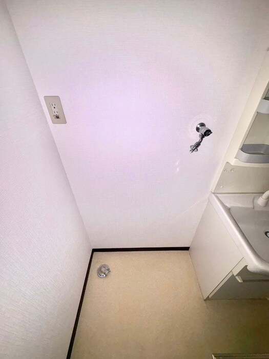 物件内観写真16　(洗濯機置場)