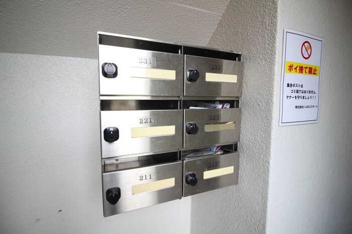 物件外観写真6　(エントランス部分)