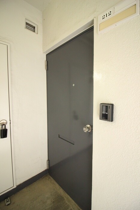 物件内観写真17　(玄関)