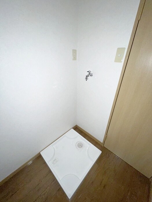 物件内観写真10　(洗濯機置場)