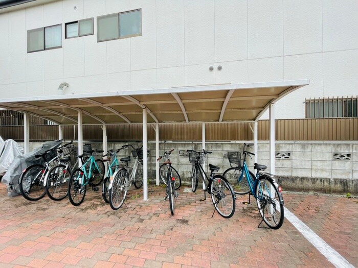 物件外観写真4　(駐輪場)