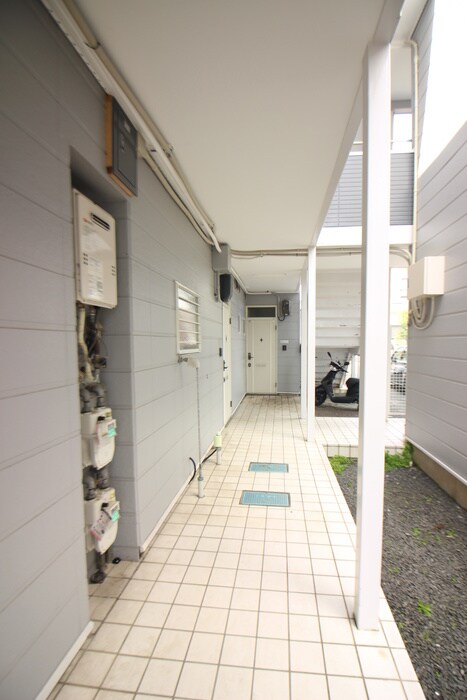 物件外観写真3　(エントランス部分)