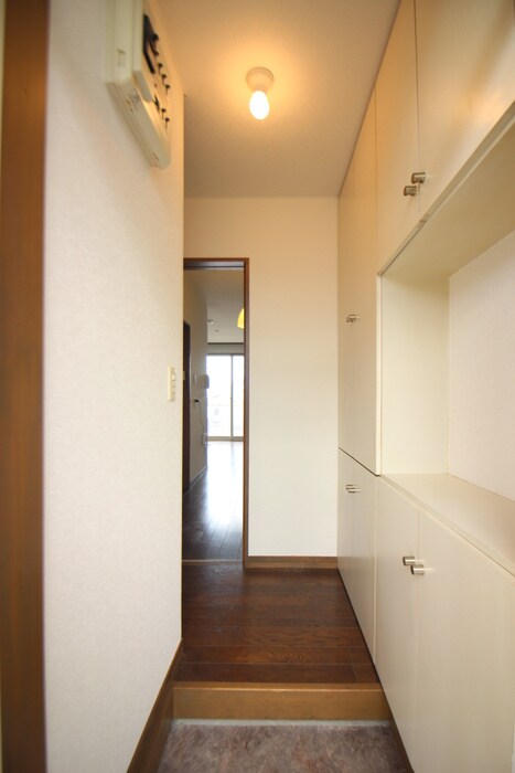 物件内観写真11　(玄関)