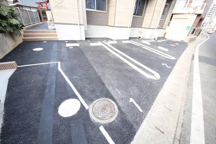 物件外観写真4　(駐車場)