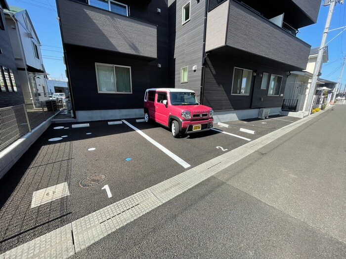 物件外観写真4　(駐車場)