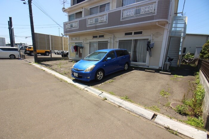 物件外観写真2　(駐車場)