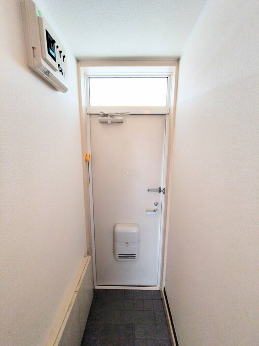 物件内観写真16　(玄関)
