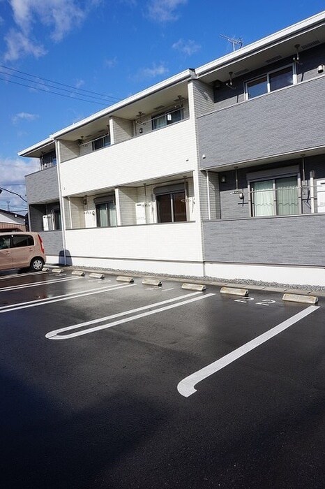 物件外観写真2　(駐車場)