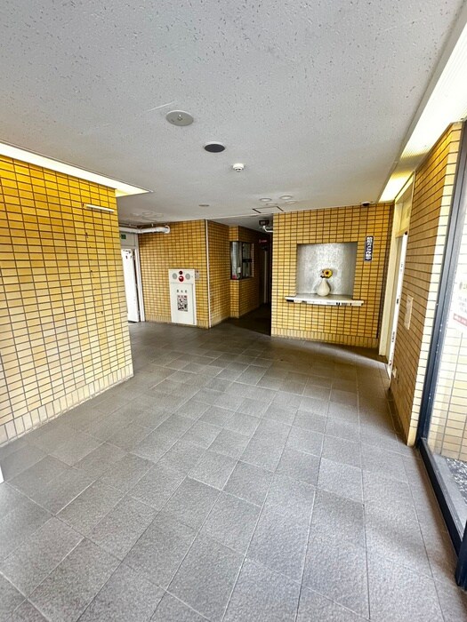 物件外観写真4　(エントランス部分)