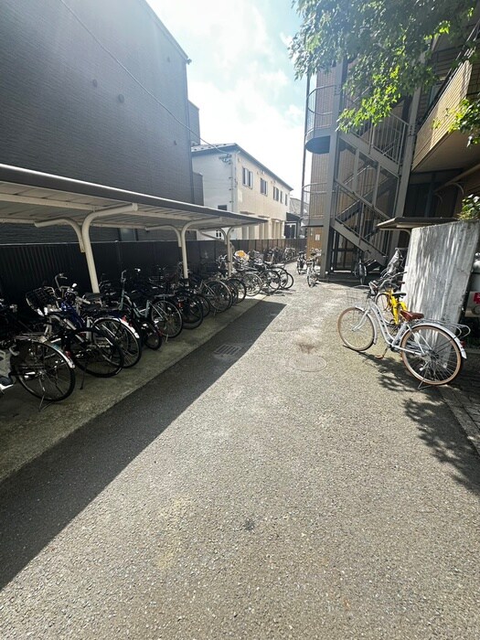 物件外観写真5　(駐輪場)