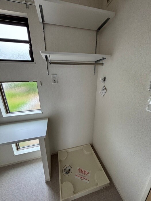 物件内観写真15　(洗濯機置場)