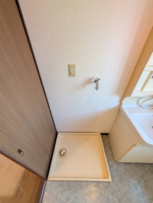 物件内観写真10　(洗濯機置場)