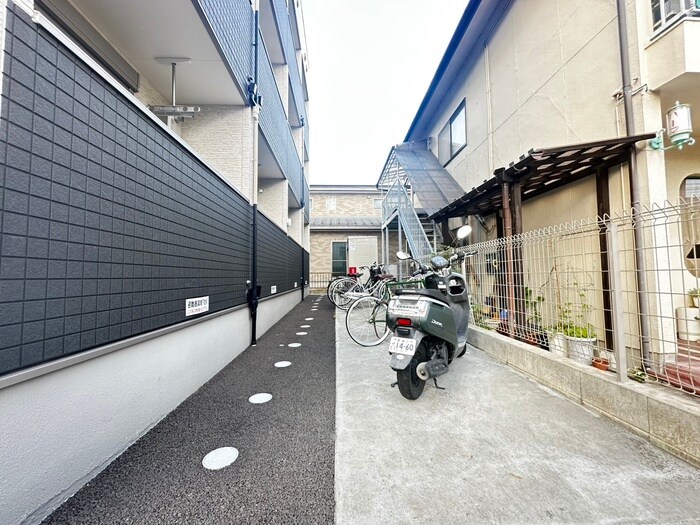 物件外観写真5　(駐輪場)