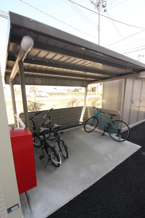 物件外観写真3　(駐輪場)