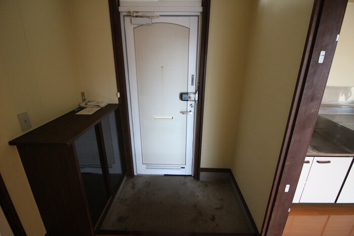 物件内観写真14　(玄関)