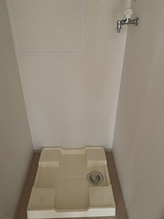 物件内観写真12　(洗濯機置場)