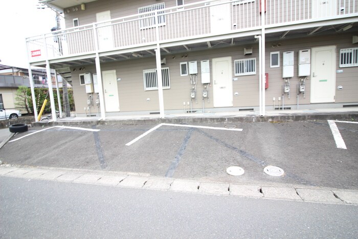 物件外観写真4　(駐車場)
