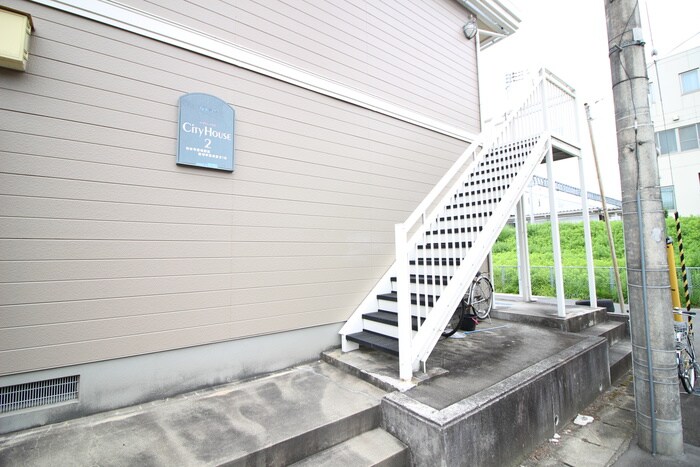 物件外観写真5　(エントランス部分)