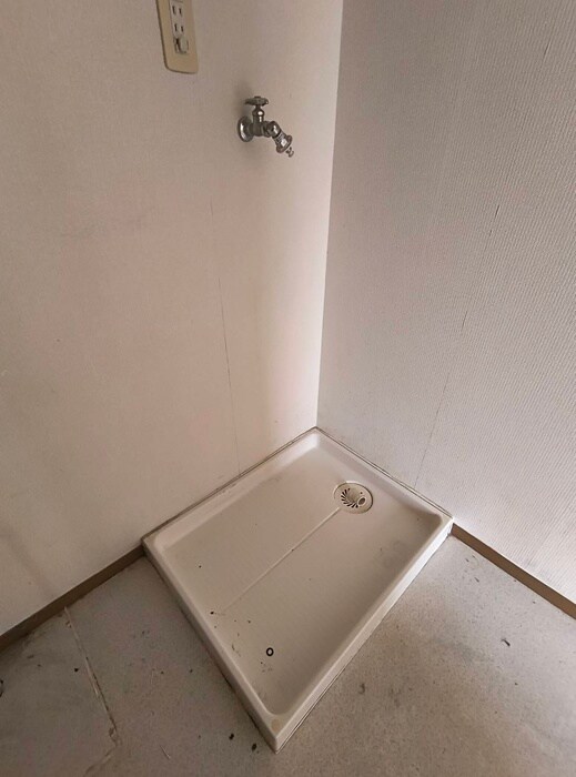 物件内観写真12　(洗濯機置場)