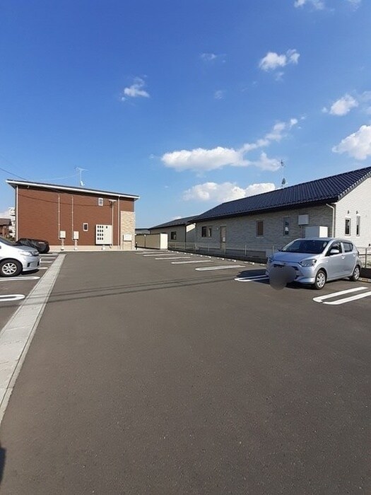 物件外観写真2　(駐車場)