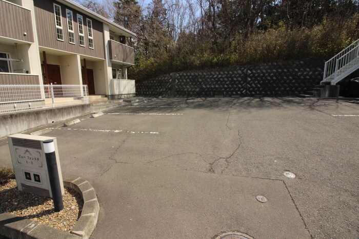 物件外観写真5　(駐車場)