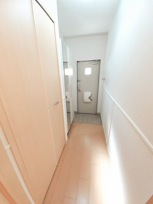 物件内観写真16　(玄関)