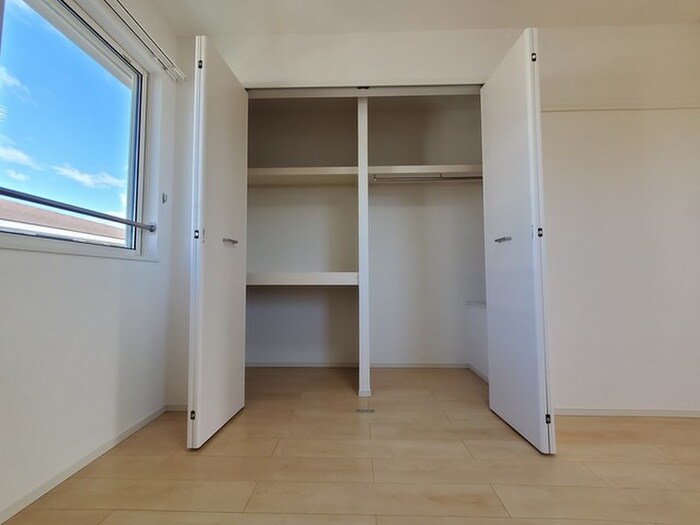 物件内観写真4　(収納)